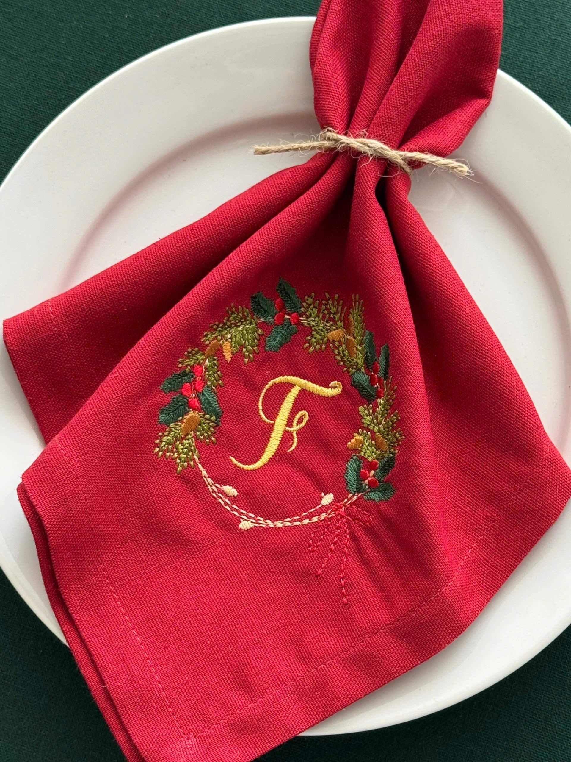 Christmas Wreath Embroidered Napkin - Set of 4 - Customizable